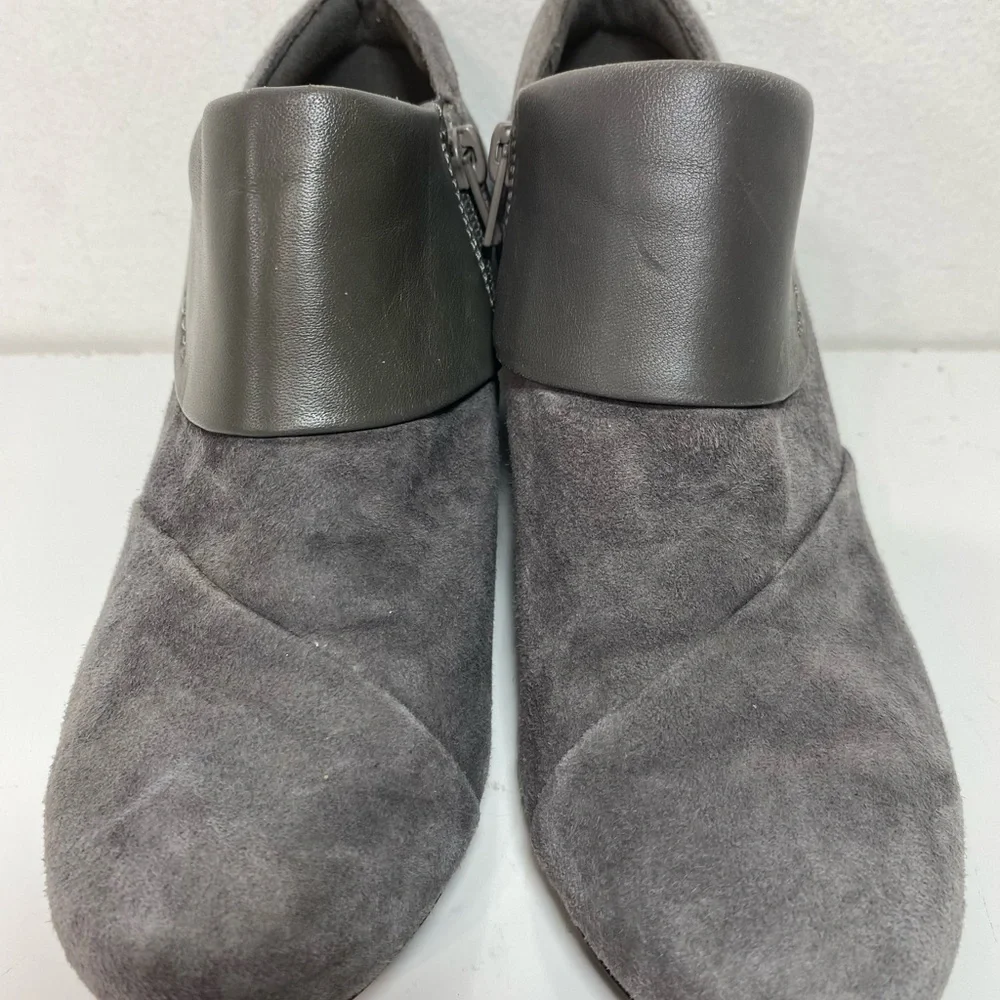 Clarks Women's Size 7 Suede Leather Side Zip Wedge Ankle‎ Boots Grey